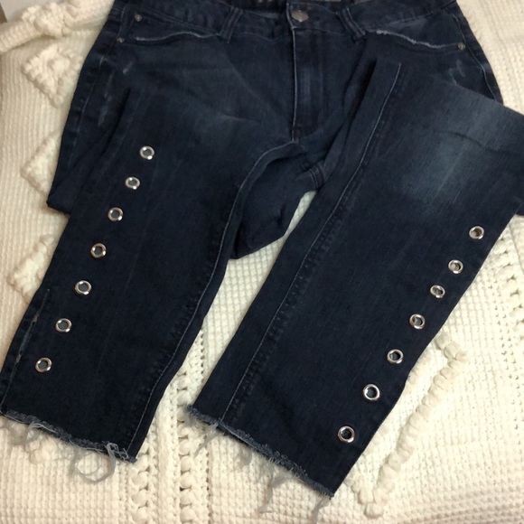 Seven7 Dark Wash Mid Rise Grommet Detail Split Hem Ankle Skinny Jeans Denim 10 - Picture 2 of 11